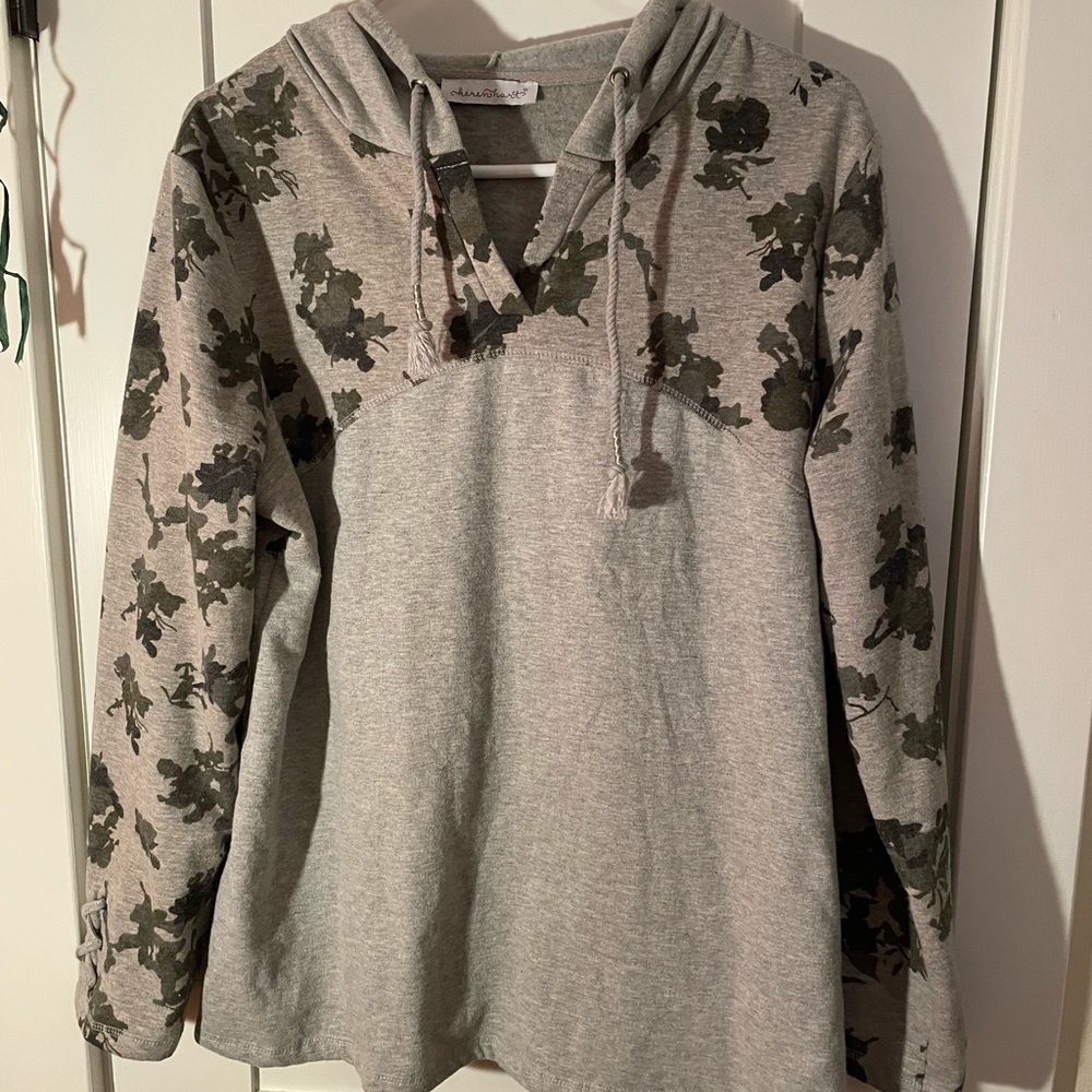 Keren Hart hooded sweatshirt. Size large